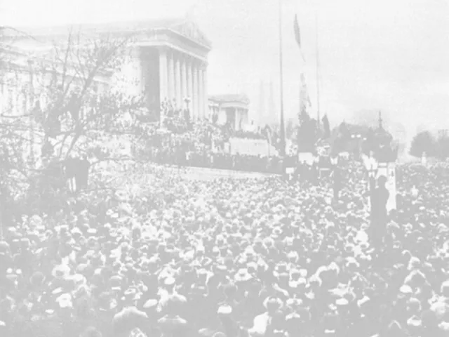 Международные отношения В январе 1919г. в Париже состоялась мирная конференция