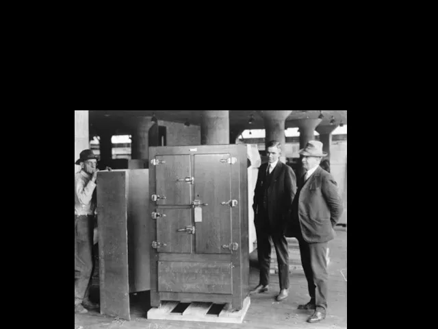 Компрессионный холодильник Конструктором первой холодильной машины стал англичанин Джекоб Перкинс.