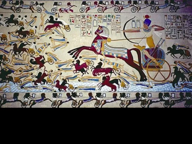 Фараон на колеснице. Восстановленная древнеегипетская роспись , показывающая мощь и величие фараона и Египта.