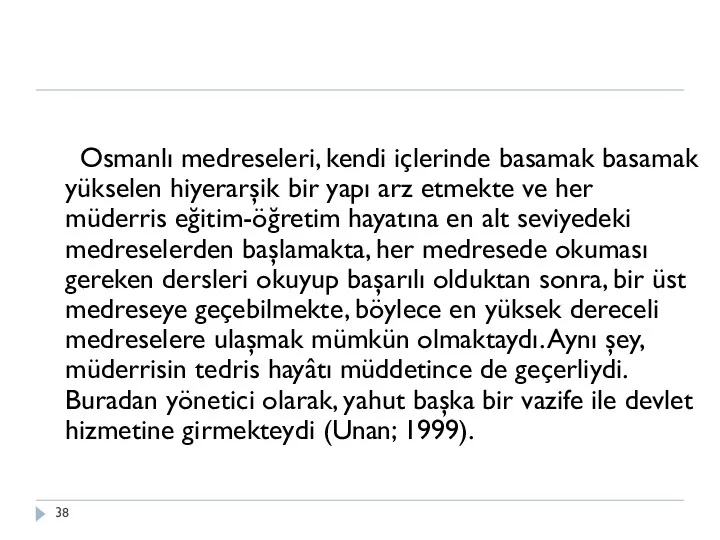 Osmanlı medreseleri, kendi içlerinde basamak basamak yükselen hiyerarşik bir yapı