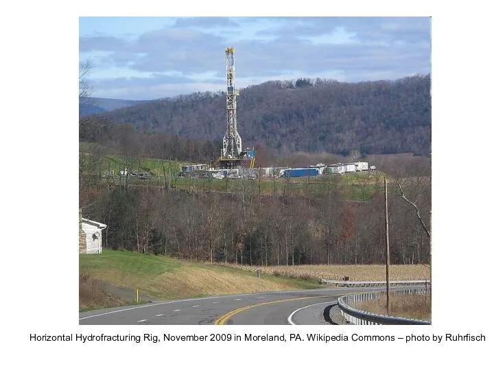 Horizontal Hydrofracturing Rig, November 2009 in Moreland, PA. Wikipedia Commons – photo by Ruhrfisch