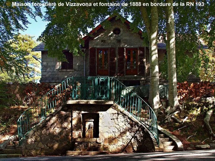 Maison forestière de Vizzavona et fontaine de 1888 en bordure de la RN 193
