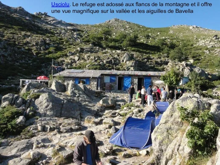 Usciolu. Le refuge est adossé aux flancs de la montagne