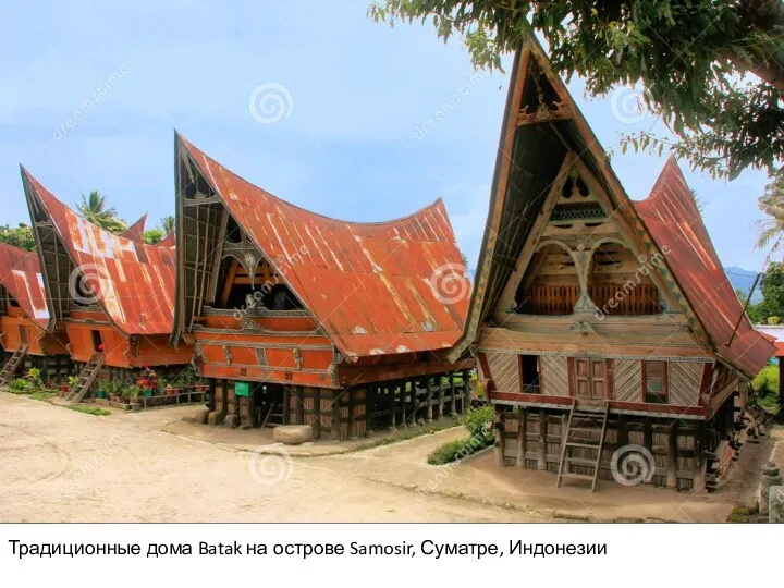 Традиционные дома Batak на острове Samosir, Суматре, Индонезии
