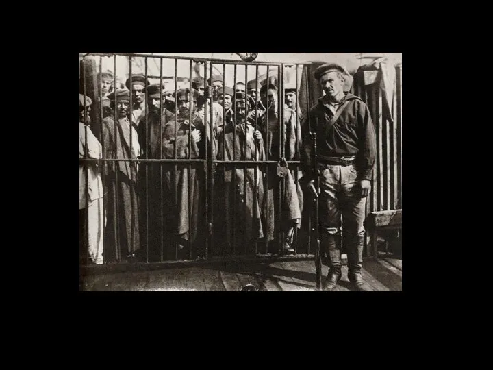 Переправка заключенных на остров Сахалин на пароходе «Петербург». Фотография привезена Антоном Чеховым из