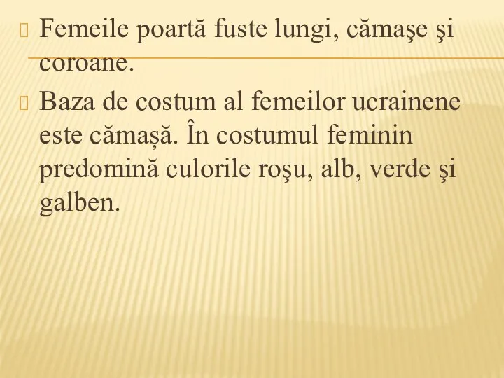 Femeile poartă fuste lungi, cămaşe şi coroane. Baza de costum