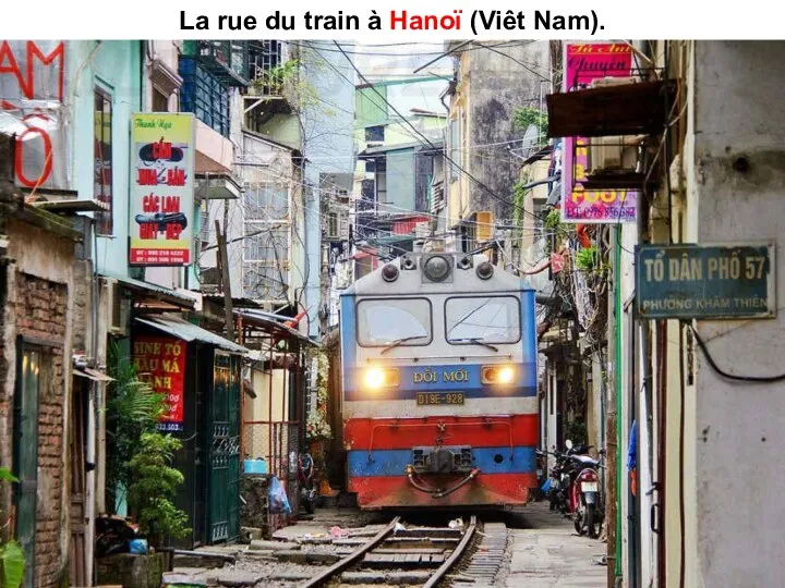 La rue du train à Hanoï (Viêt Nam).