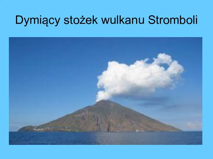 Dymiący stożek wulkanu Stromboli