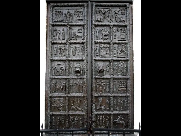 Военный трофей новгородцев, захваченный в Магдебурге и установленный в северных вратах Св. Софии. 11 век