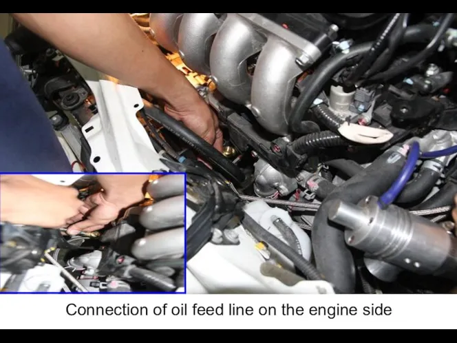 Connection of oil feed line on the engine side