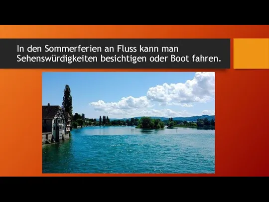 In den Sommerferien an Fluss kann man Sehenswürdigkeiten besichtigen oder Boot fahren.