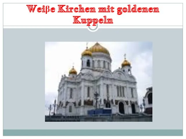 Weiβe Kirchen mit goldenen Kuppeln