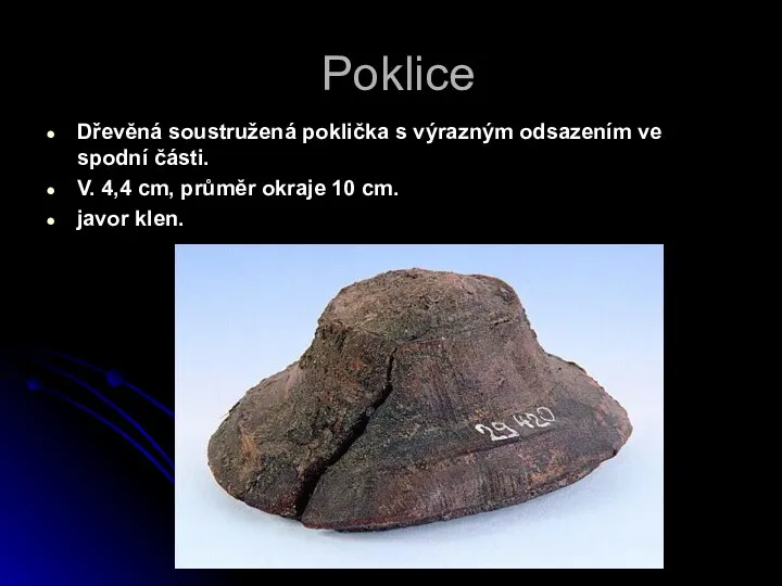 Poklice Dřevěná soustružená poklička s výrazným odsazením ve spodní části. V. 4,4 cm,