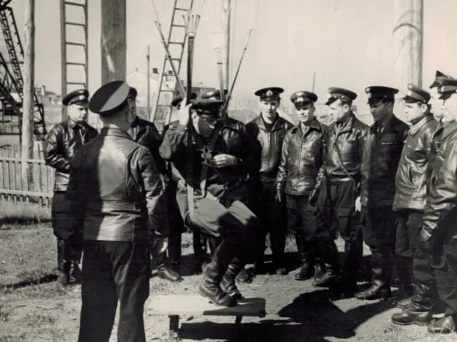 Подготовка перед полётом, Энгельс, 1960 год