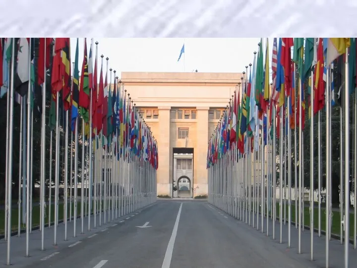 Флаги перед зданием ООН в Жененве