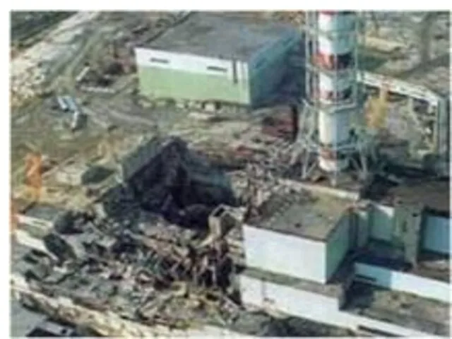 Авария Крышка реактора после взрыва