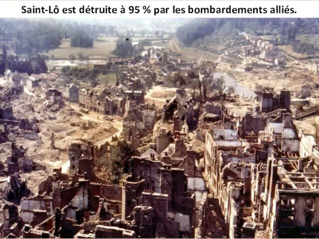 Saint-Lô est détruite à 95 % par les bombardements alliés.